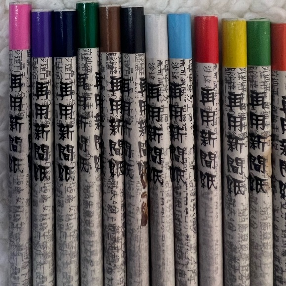 Intl Arrivals/OOLY Reused News Colored Pencil set of 12 - Picture 4 of 5